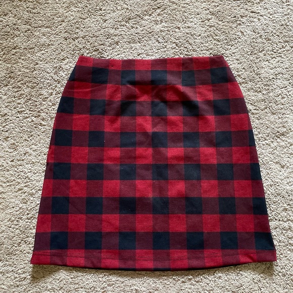 Maurices women’s extra small red / black plaid skirt - Picture 5 of 6